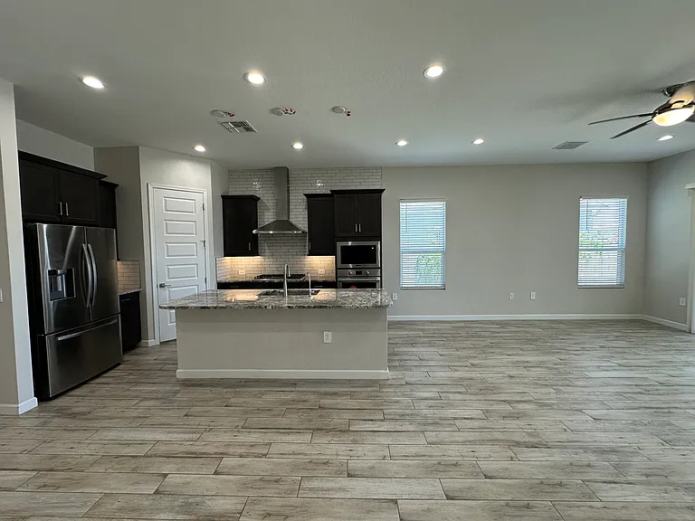 10319 W Harmony Ln — Photo 7
