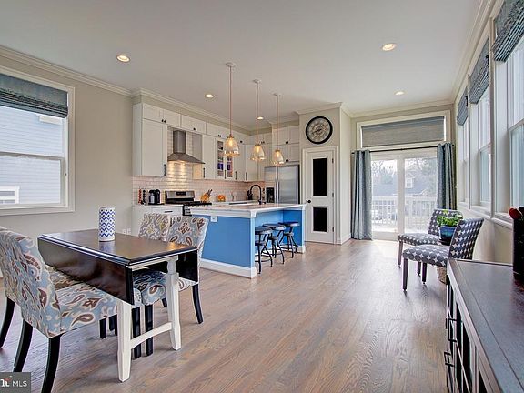 Open kitchen dining concept