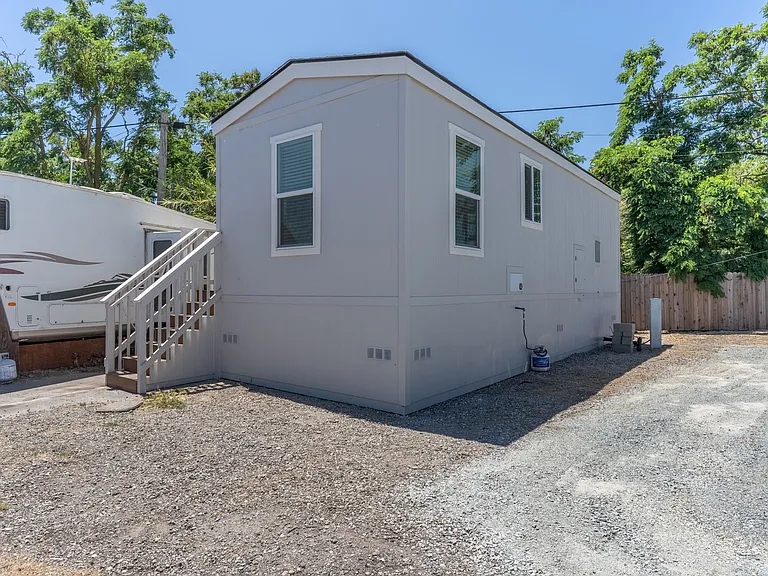 4610 Gateway Rd — Photo 2