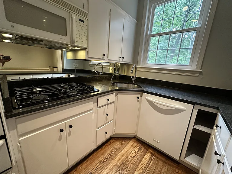 1513 44th St NW — Photo 31