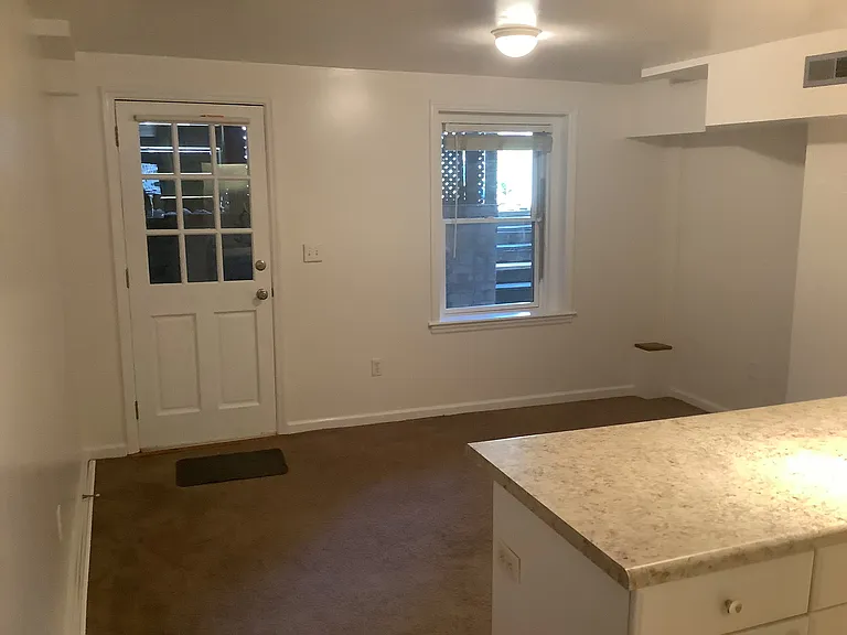 331B S Laurel St #B — Photo 5