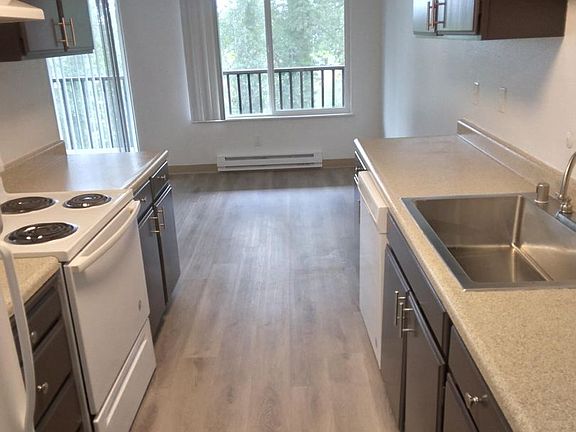 3rd image of 12201 Ambaum Blvd SW APT 404
