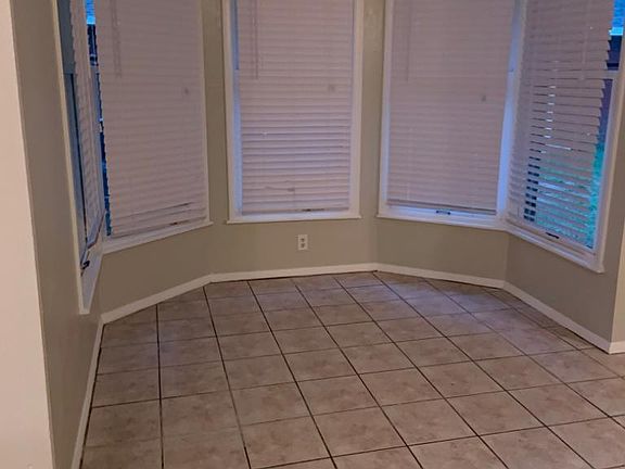 4th image of 454 Woodstock Dr