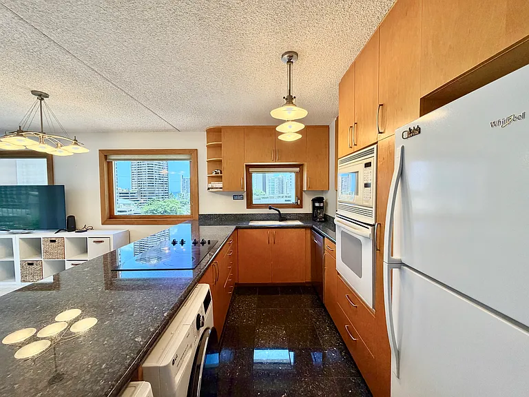 400 Hobron Ln #901 — Photo 3
