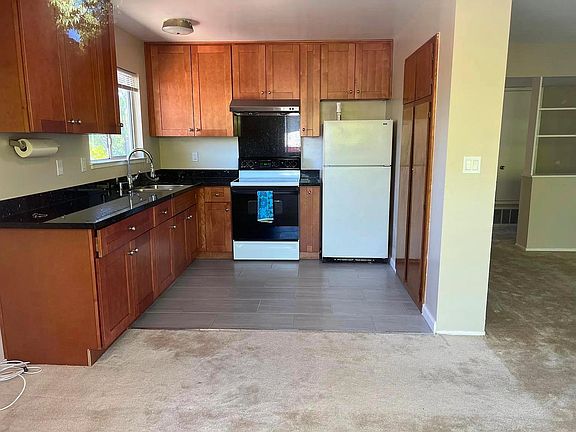 3rd image of 1631 Maurice Ln APT 3