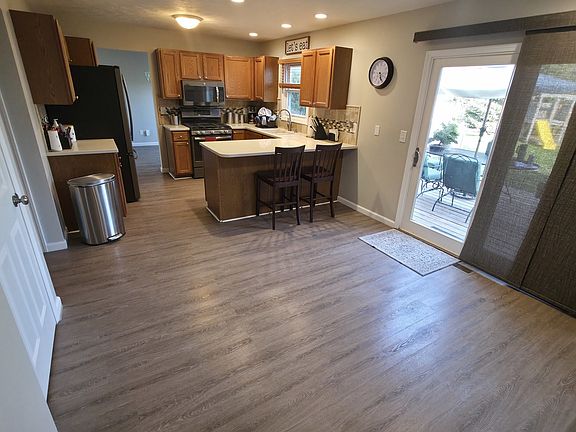 5th image of 1413 Lismore Ln