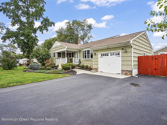 5th image of 15 Lakeland Dr