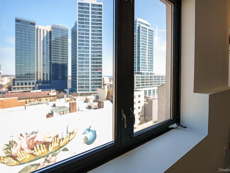 25 Leroy Pl #Penthouse 1 — Photo 8
