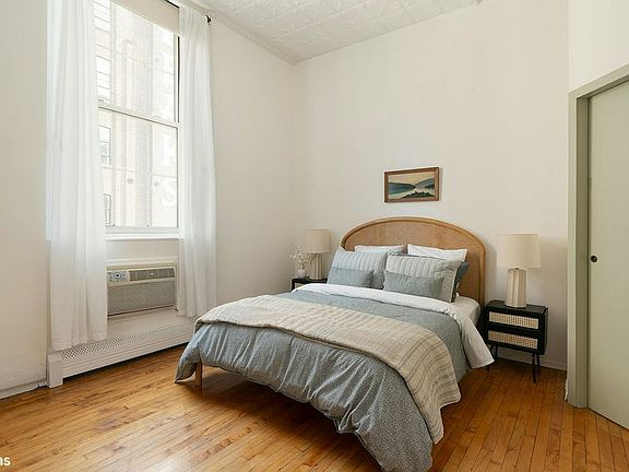 3rd image of 65 Middagh St APT 3A