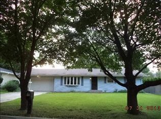 2808 Bordeaux Dr, Rockford, IL 61114