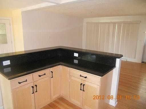 4th image of 934 Tower Dr