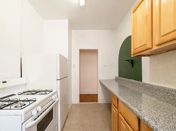 196 Clinton Avenue image 2 of 9