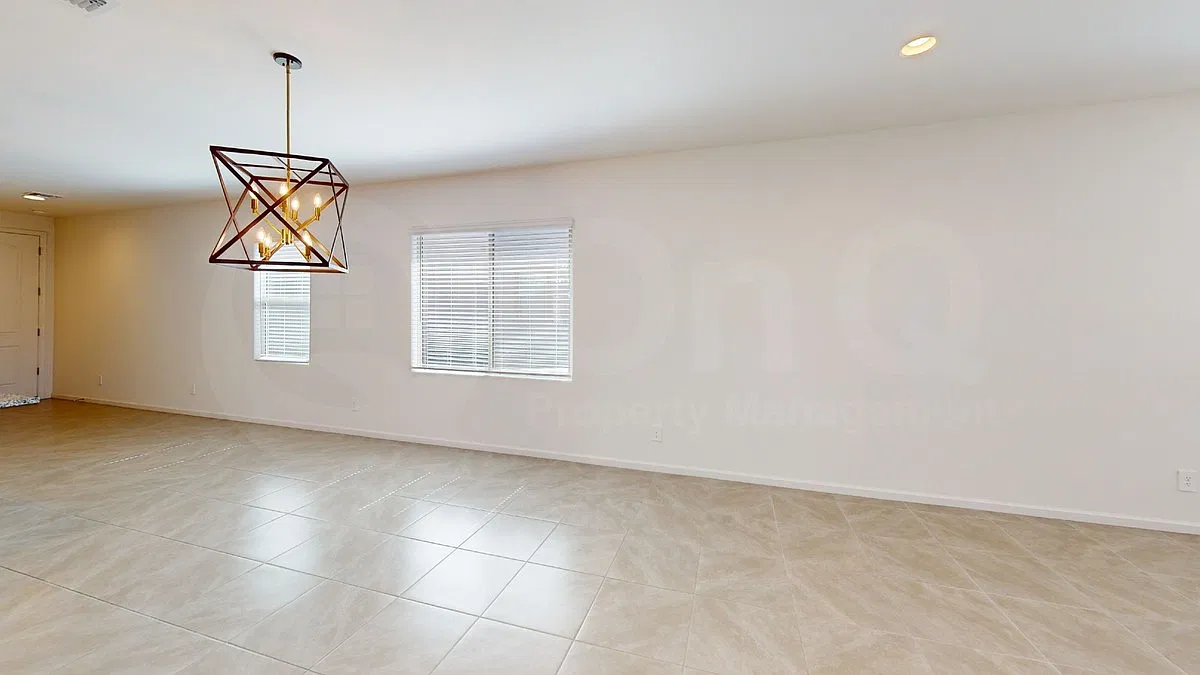 3 bed, 2.0 bath, 1467 sqft, $2,049 — Photo 4