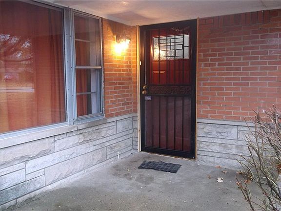3rd image of 5450 Broadmoor Plz