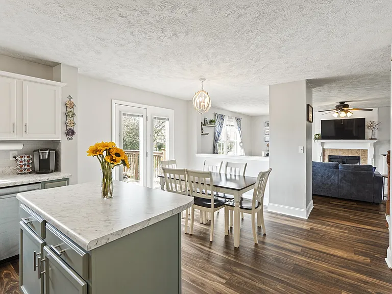 3467 Melrose Dr — Photo 4