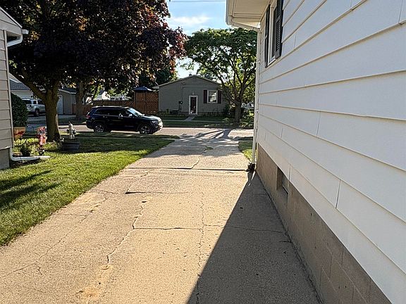 4th image of 1101 Maple St