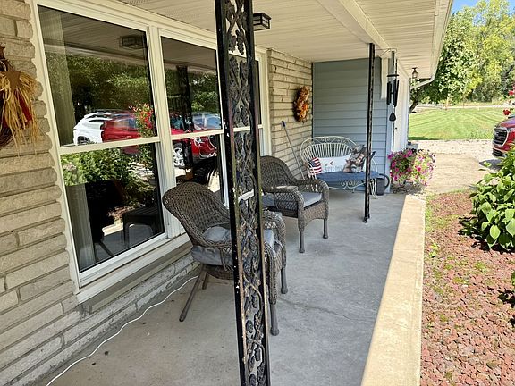 2nd image of 10 Carol Ln