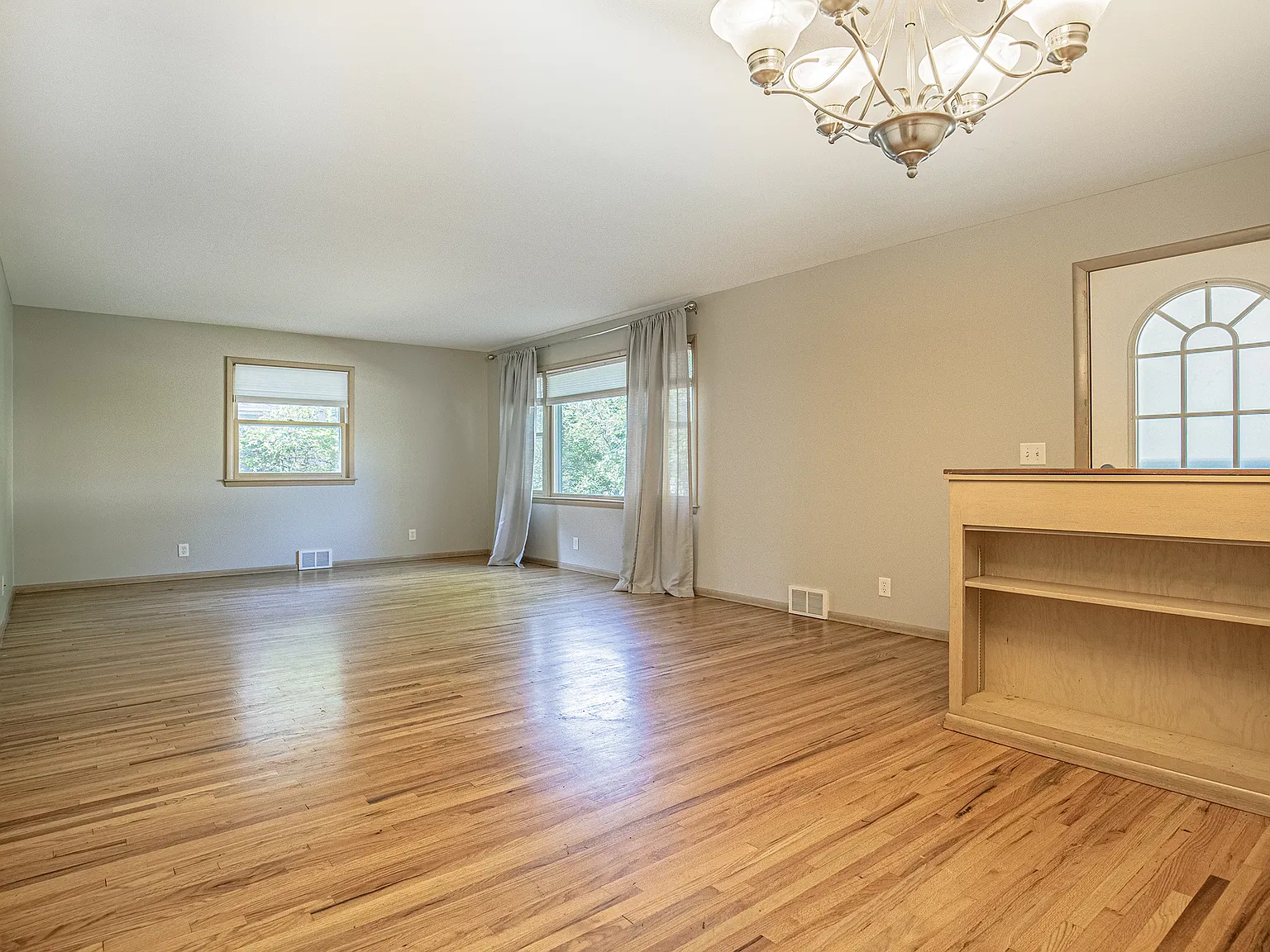 3 bed, 1.5 bath, 1409 sqft, $2,395 — Photo 4