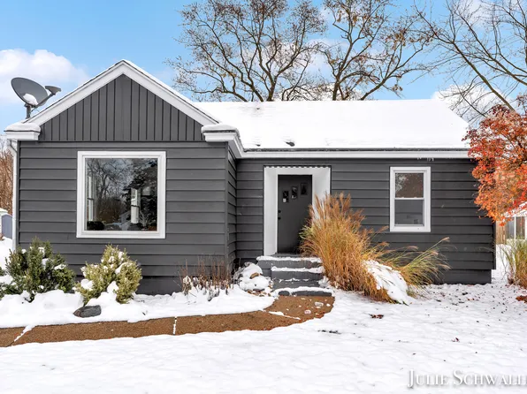 3248 Woodbine Ave SW, Grandville, MI 49418