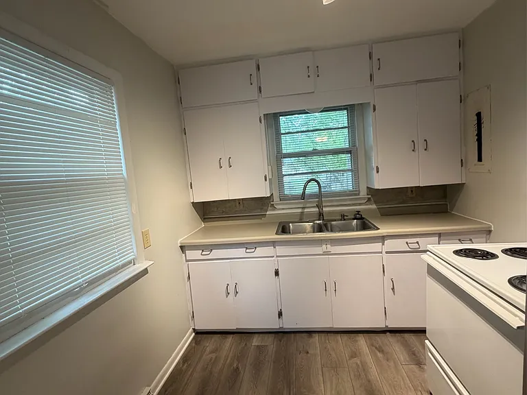 2114 Ferrol St — Photo 5