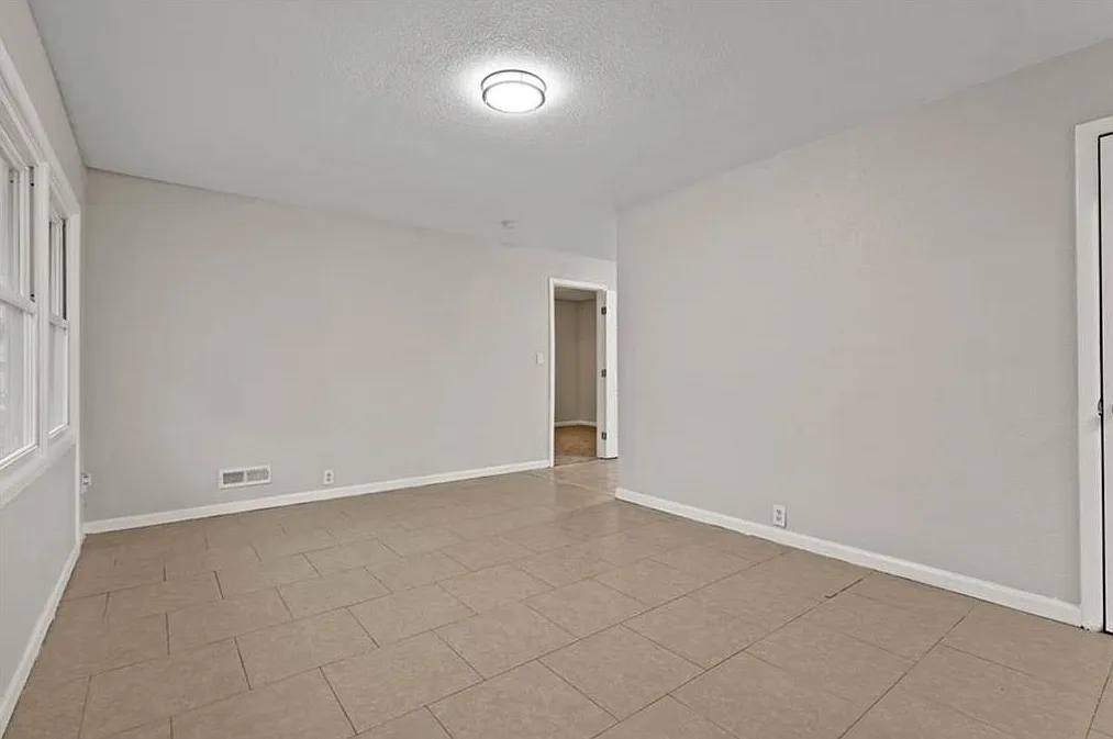 4 bed, 1176 sqft, $1,400 — Photo 3