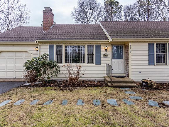 2nd image of 139 Eileen St