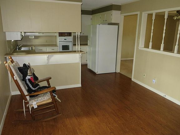 5th image of 303 N Vancouver Ave