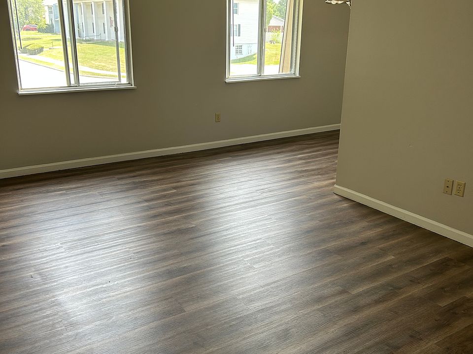 LIVING ROOM / DINING WINDOWS