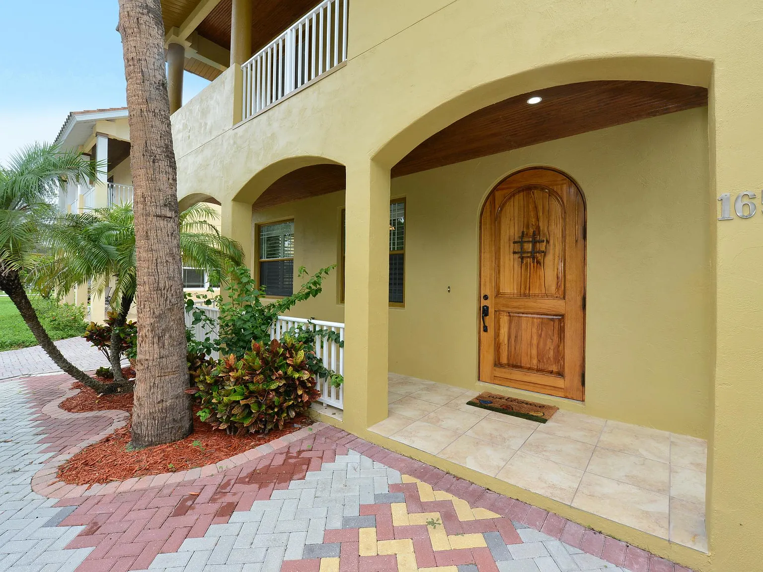 3 bed, 2.5 bath, 2308 sqft, $4,650 — Photo 3