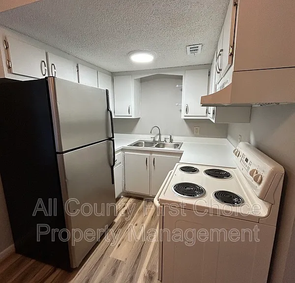 460 93rd Ave N #8 — Photo 3