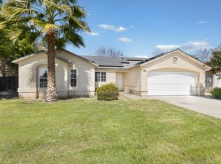 632 6th St, Sanger, CA 93657