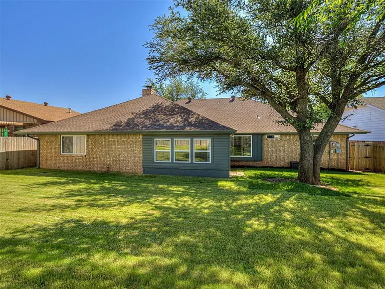 6917 Woodridge Ave — Photo 38