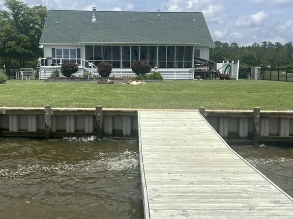 110 E Dowry Creek, Belhaven, NC 27810