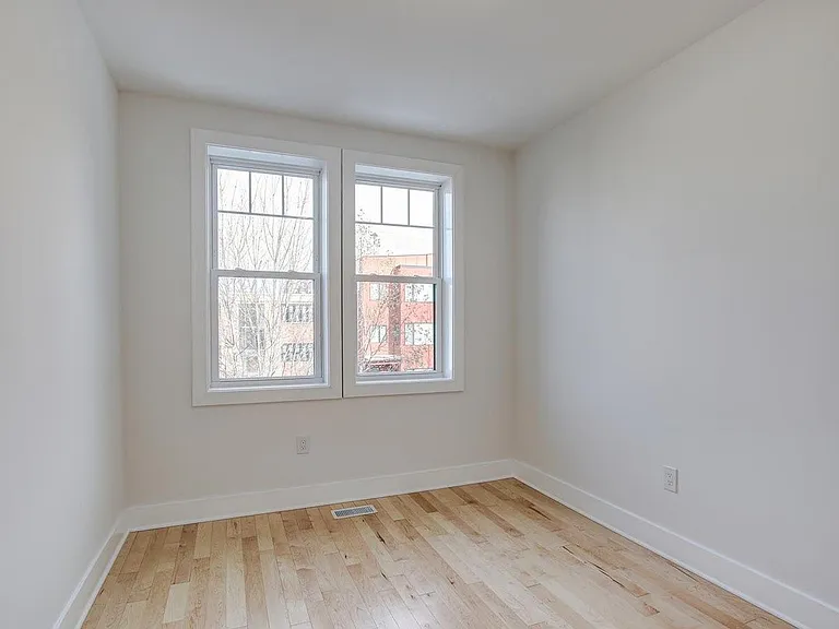 716 Kenyon St NW — Photo 20