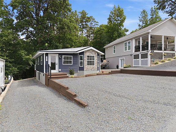 2nd image of 151 Dogwood Cir