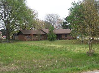 106 N East St, Blevins, AR 71825