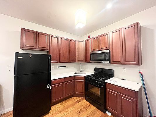 5th image of 267 Vernon Ave #5