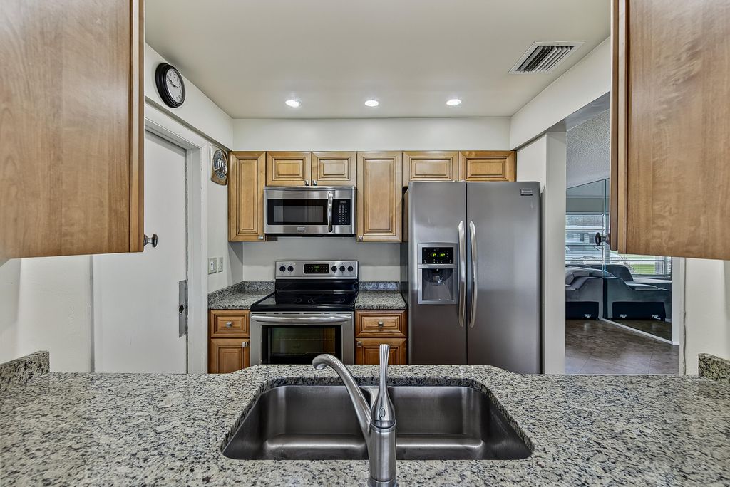 2581 E Golf Boulevard, photo 3