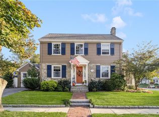 292 Country Club Dr, Warwick, RI 02888