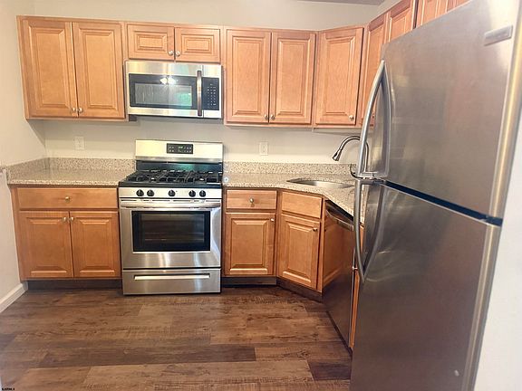 2nd image of 217 Colonial Ct