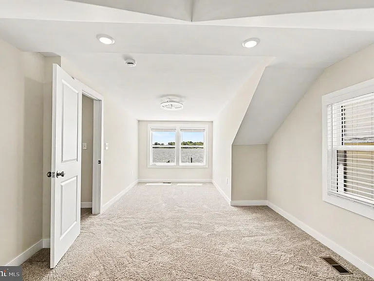 9135 Cuckold Point Rd — Photo 30