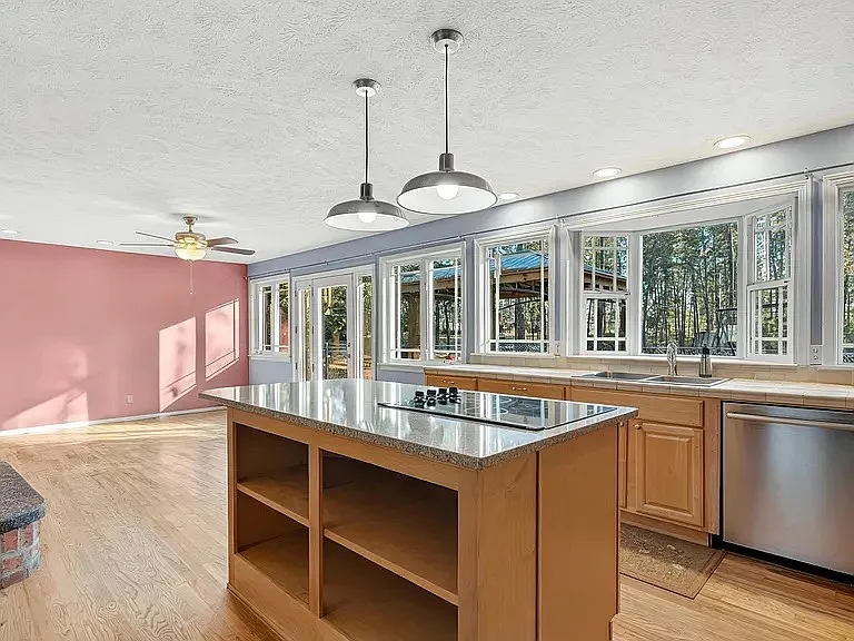 1415 W Borden Rd — Photo 4