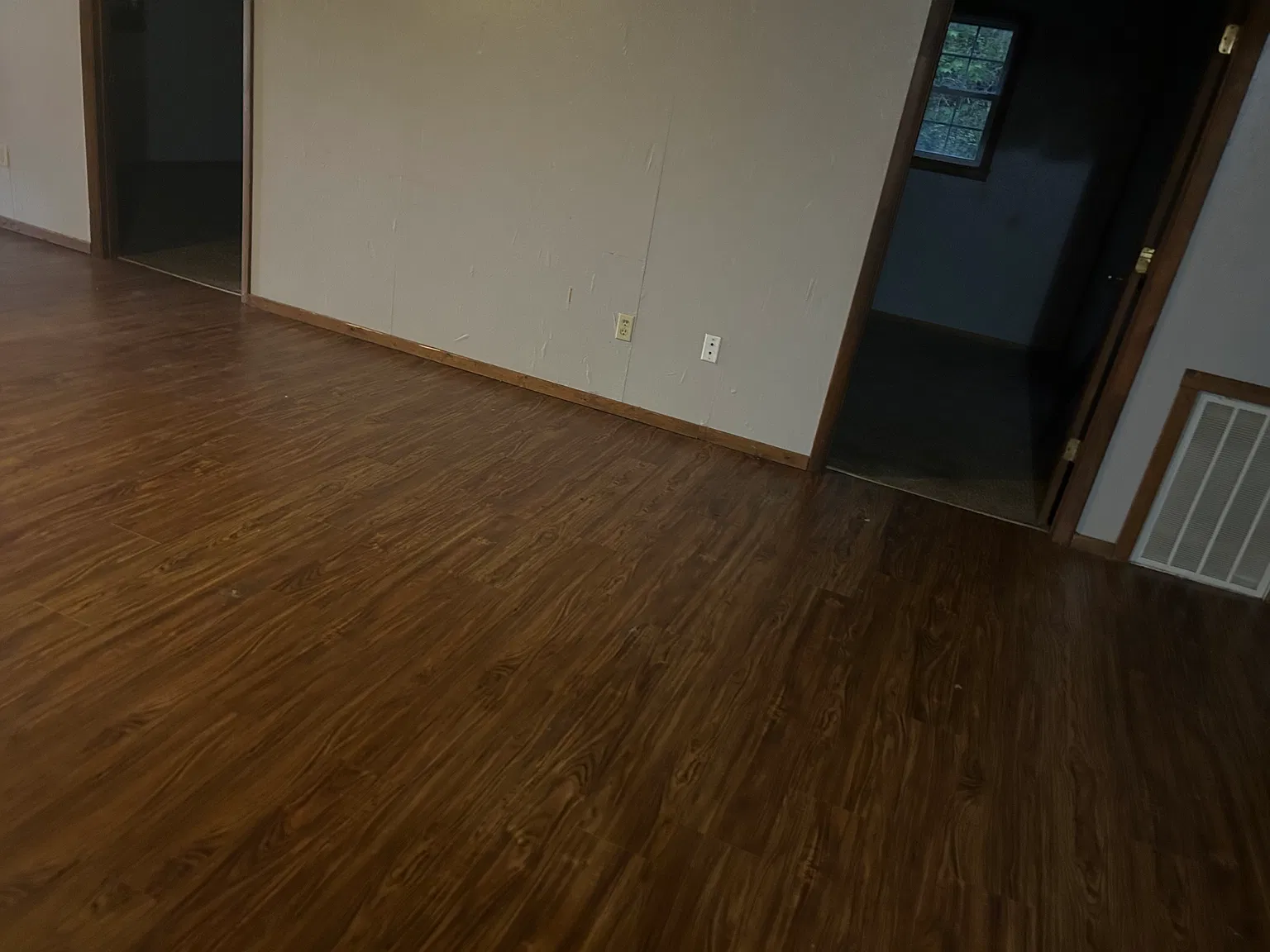 3 bed, 1200 sqft, $900 — Photo 2