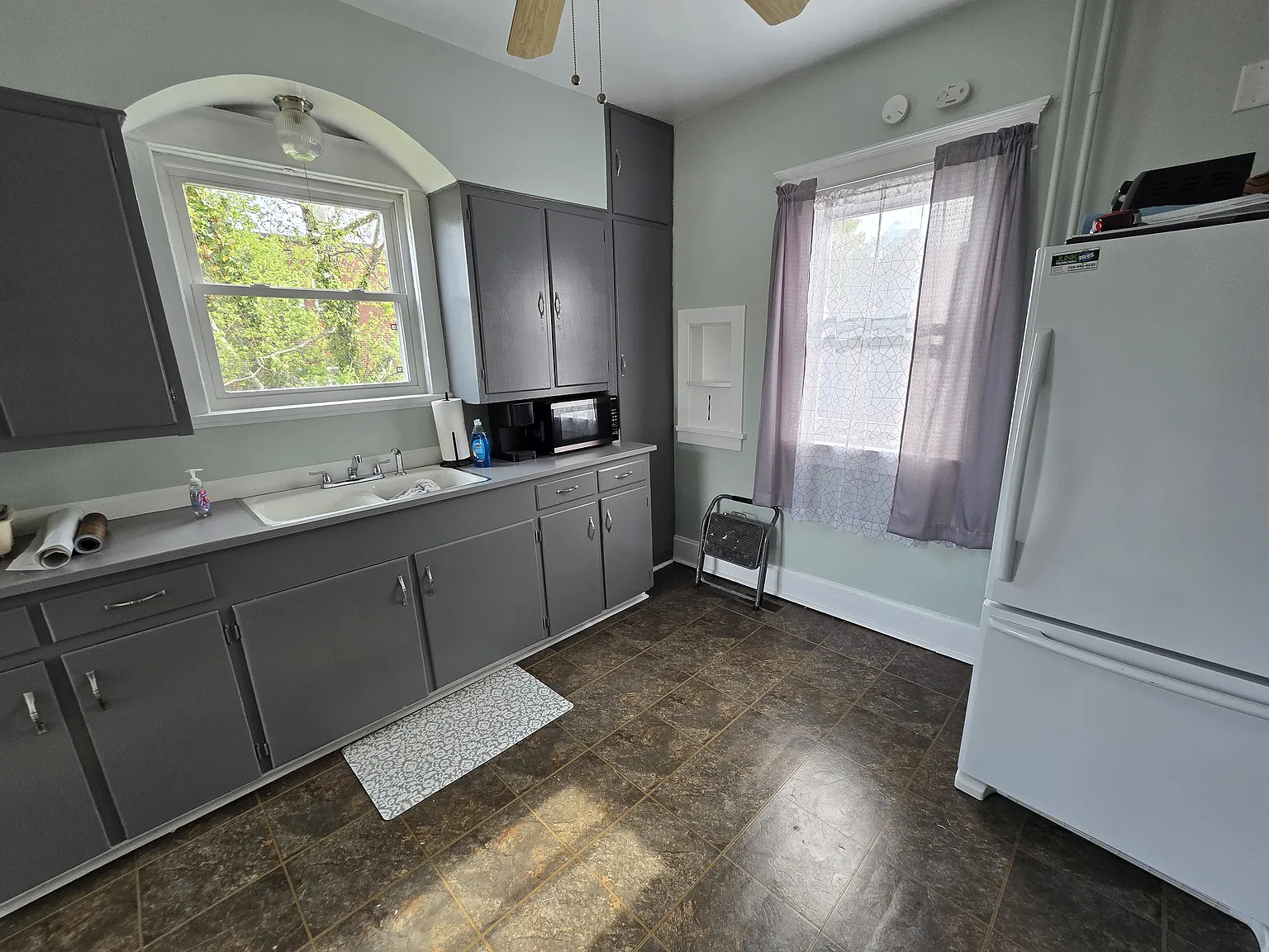 1 bed, $1,300 — Photo 2