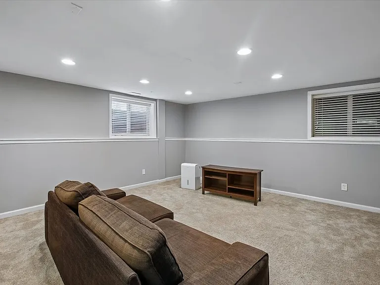 3801 Denfeld Ave — Photo 25