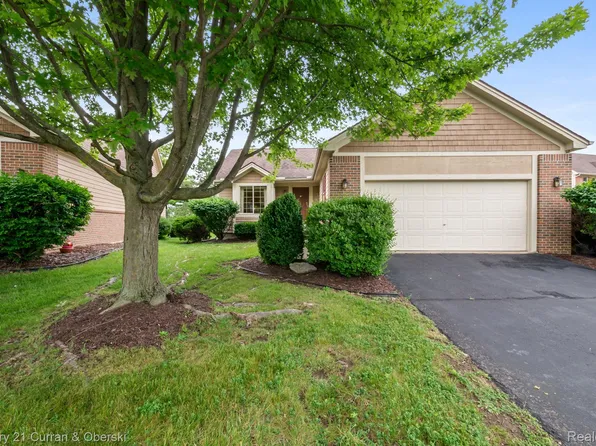 4261 Boulder Pond Dr, Ann Arbor, MI 48108