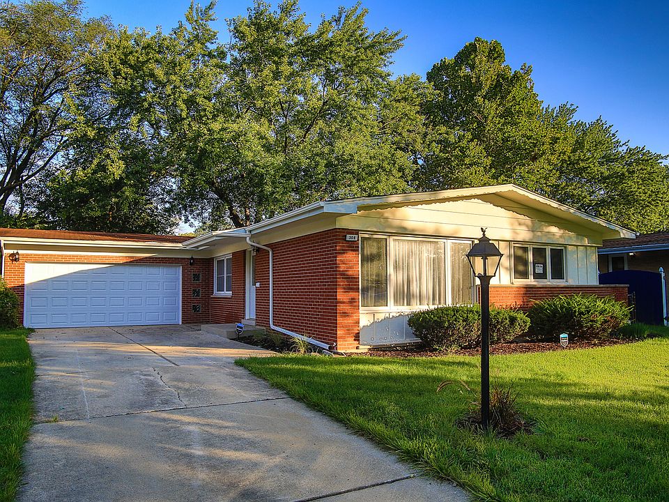 1st image of 304 N Park Dr