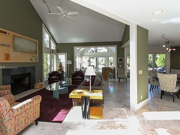 4th image of 18 Pine Island Ct
