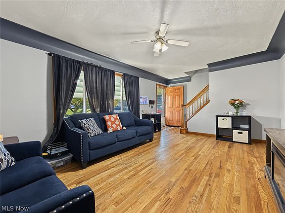 3rd image of 553 Judith Ln