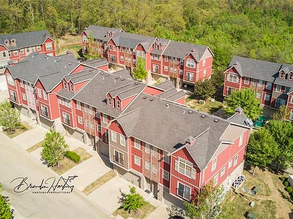 2nd image of 2860 W Hillshire Dr